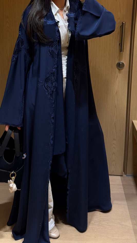 A Alle In Navy